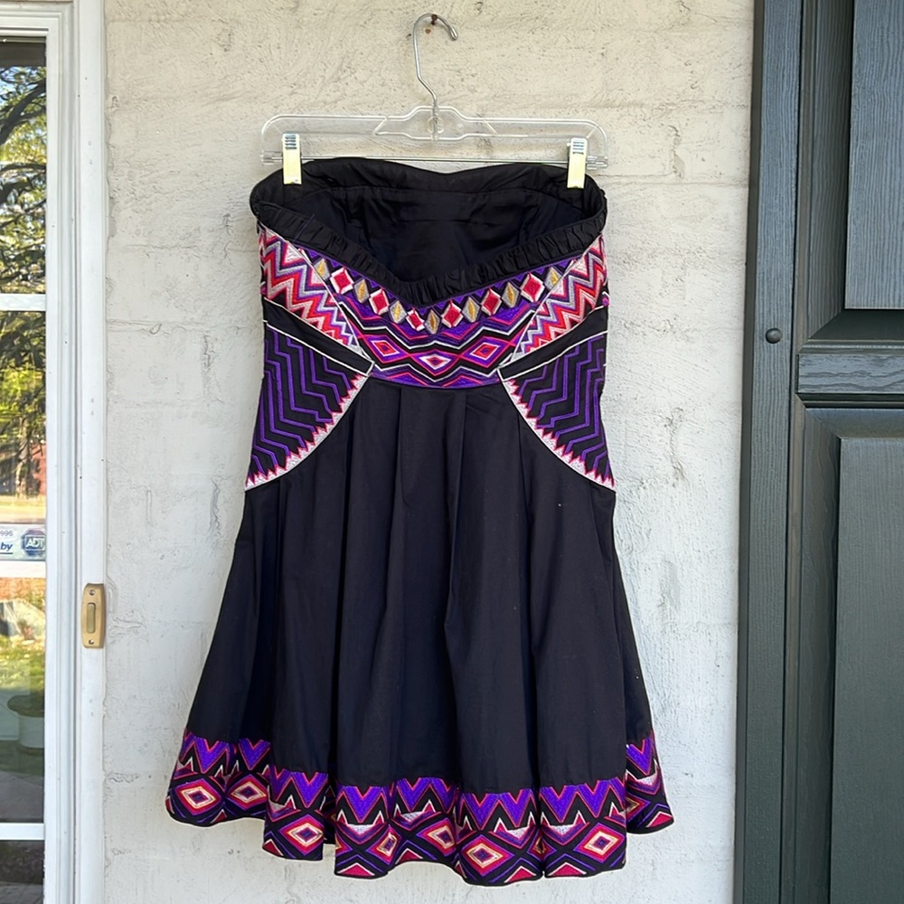 Karen Millen Purple/Pink Tribal-Embroidered-Trimmed Black Strapless Mini Size 8 - Picture 8 of 13